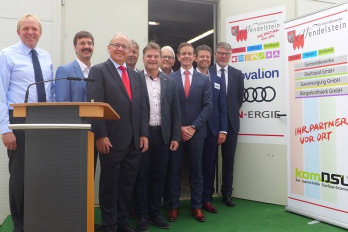 Projektverantwortliche nehmen Batteriespeicher Wendelstein in Betrieb
