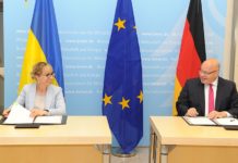 Bundeswirtschaftsminister Peter Altmaier (CDU) und die ukrainische Energieministerin Olha Buslawez unterzeichnen Absichtserklärung
